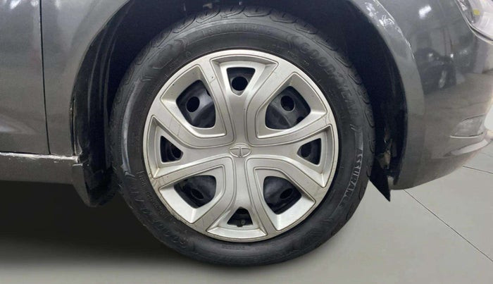 2022 Tata ALTROZ XT DIESEL, Diesel, Manual, 34,665 km, Right Front Wheel