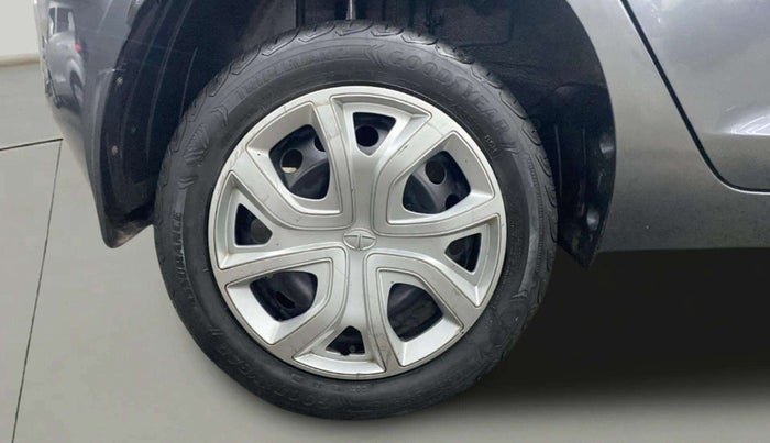 2022 Tata ALTROZ XT DIESEL, Diesel, Manual, 34,665 km, Right Rear Wheel
