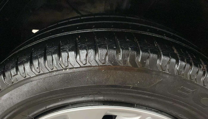 2019 Maruti Ertiga VXI SHVS, Petrol, Manual, 21,577 km, Left Front Tyre Tread