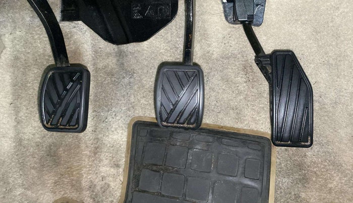 2019 Maruti Ertiga VXI SHVS, Petrol, Manual, 21,577 km, Pedals