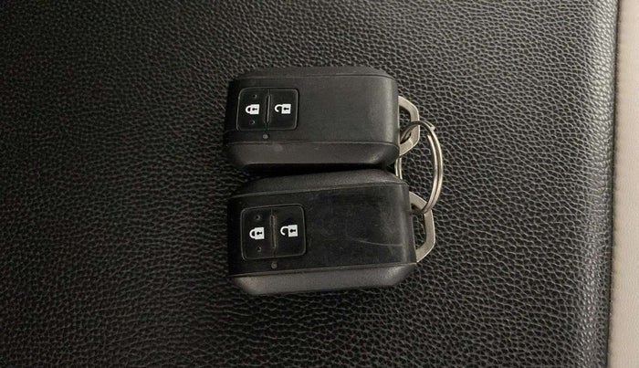 2020 Toyota Glanza G, Petrol, Manual, 69,594 km, Key Close Up