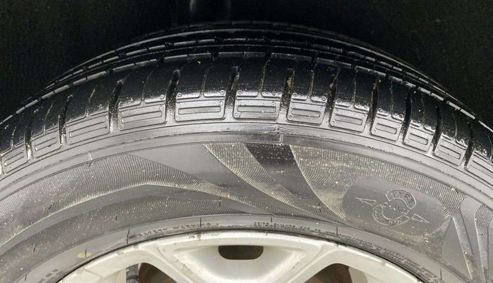 2014 Ford Ecosport TITANIUM 1.5L DIESEL, Diesel, Manual, 1,00,643 km, Right Rear Tyre Tread