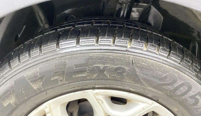 2014 Ford Ecosport TITANIUM 1.5L DIESEL, Diesel, Manual, 1,00,643 km, Left Front Tyre Tread