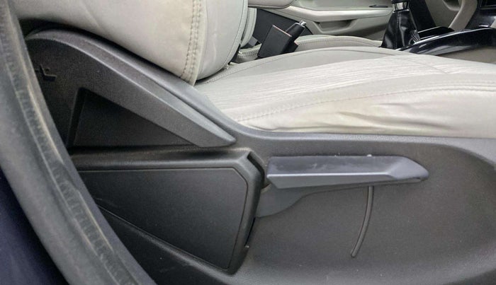 2014 Ford Ecosport TITANIUM 1.5L DIESEL, Diesel, Manual, 1,00,643 km, Driver Side Adjustment Panel
