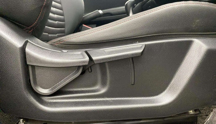 2020 KIA SONET GTX PLUS 1.0 IMT, Petrol, Manual, 28,482 km, Driver Side Adjustment Panel
