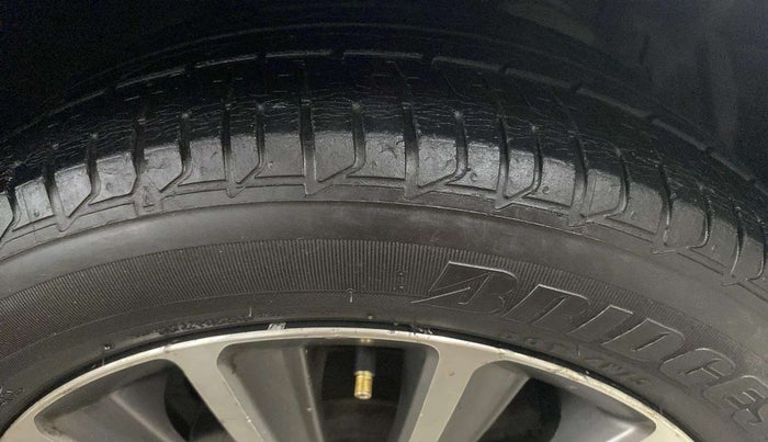 2018 Maruti Ciaz ALPHA  AT 1.5 SHVS PETROL, Petrol, Automatic, 49,396 km, Right Front Tyre Tread