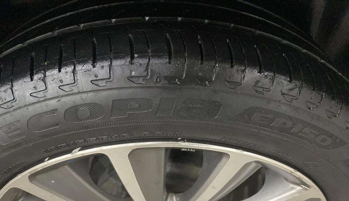 2018 Maruti Ciaz ALPHA  AT 1.5 SHVS PETROL, Petrol, Automatic, 49,396 km, Right Rear Tyre Tread