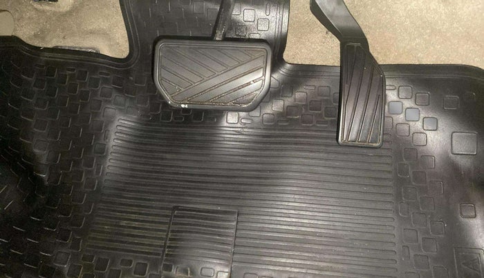 2018 Maruti Ciaz ALPHA  AT 1.5 SHVS PETROL, Petrol, Automatic, 49,396 km, Pedals