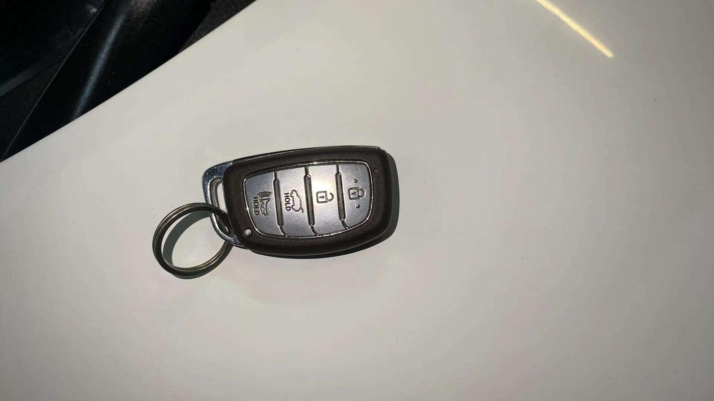 2022 Hyundai NEW I20 ASTA (O) 1.2 MT, Petrol, Manual, 28,891 km, Key Close Up
