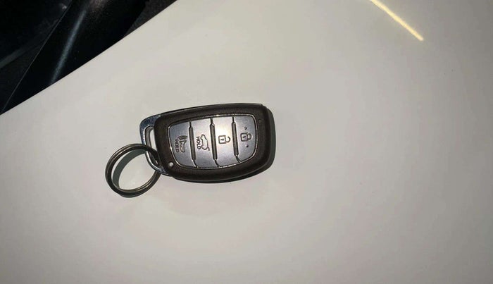 2022 Hyundai NEW I20 ASTA (O) 1.2 MT, Petrol, Manual, 28,882 km, Key Close Up