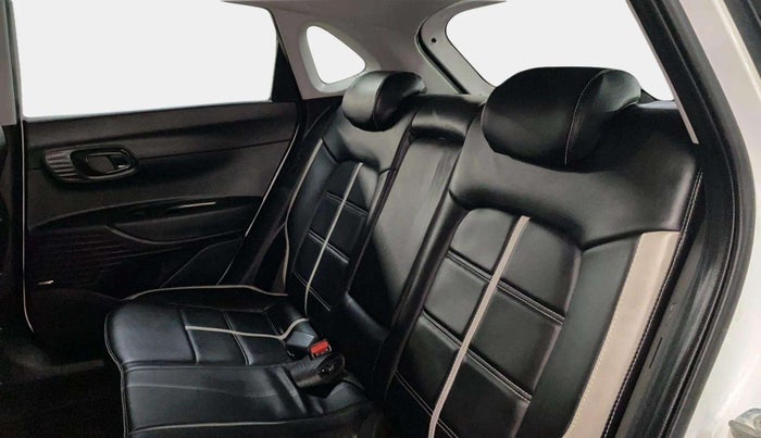2022 Hyundai NEW I20 ASTA (O) 1.2 MT, Petrol, Manual, 28,882 km, Right Side Rear Door Cabin