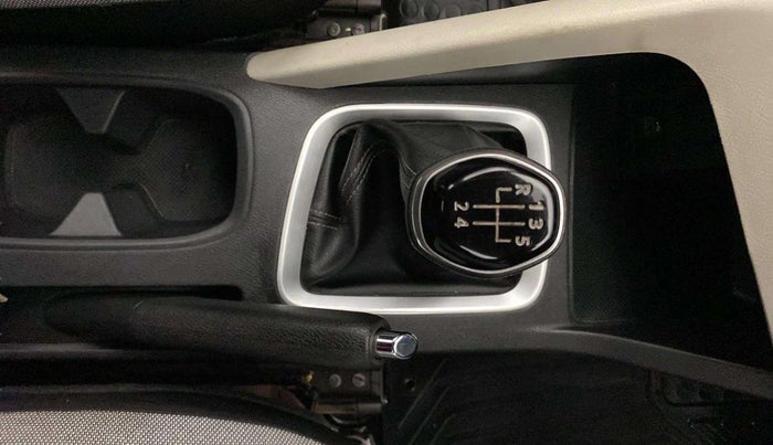 2022 Nissan MAGNITE XV MT, Petrol, Manual, 40,997 km, Gear Lever