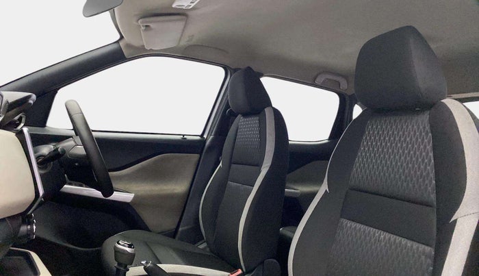 2022 Nissan MAGNITE XV MT, Petrol, Manual, 40,997 km, Right Side Front Door Cabin