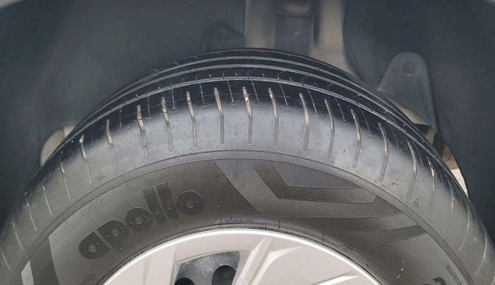 2022 Hyundai Creta E 1.5 DIESEL, Diesel, Manual, 36,777 km, Left Rear Tyre Tread