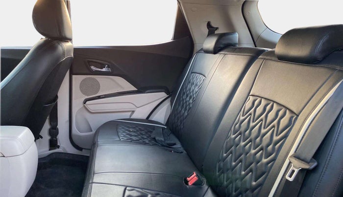 2023 Mahindra XUV300 W8 1.5 DIESEL, Diesel, Manual, 49,191 km, Right Side Rear Door Cabin