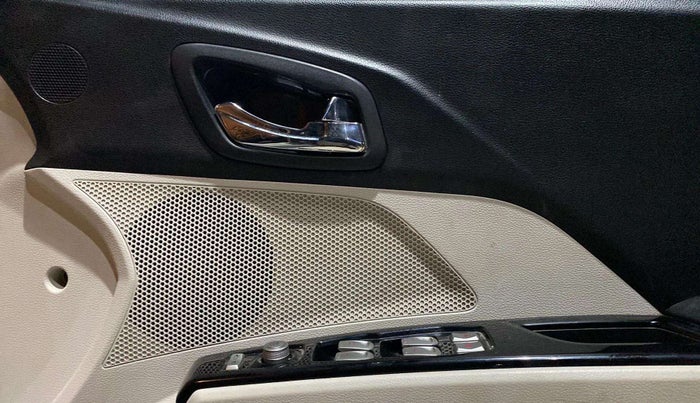 2023 Mahindra XUV300 W8 1.5 DIESEL, Diesel, Manual, 49,191 km, Driver Side Door Panels Control