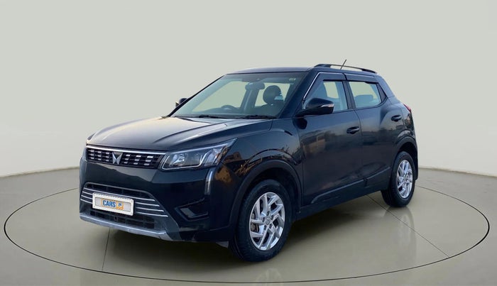 2023 Mahindra XUV300 W8 1.5 DIESEL, Diesel, Manual, 49,191 km, Left Front Diagonal