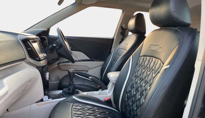 2023 Mahindra XUV300 W8 1.5 DIESEL, Diesel, Manual, 49,191 km, Right Side Front Door Cabin