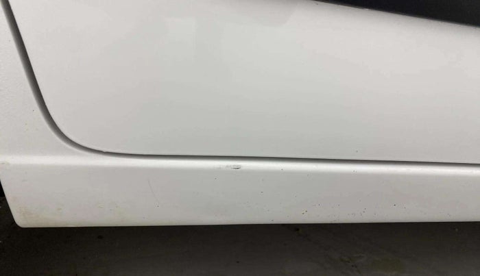 2017 Maruti Wagon R 1.0 VXI, CNG, Manual, 57,912 km, Right running board - Paint has minor damage