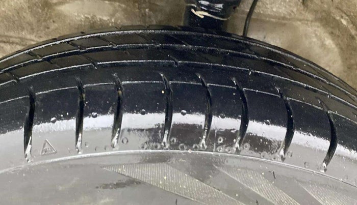 2017 Maruti Wagon R 1.0 VXI, CNG, Manual, 57,912 km, Left Front Tyre Tread