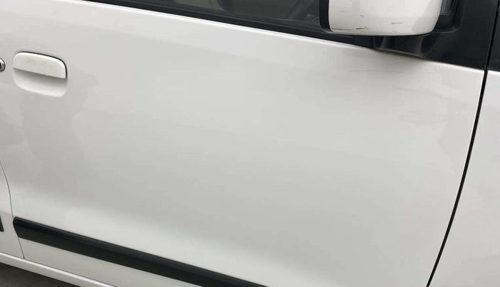 2017 Maruti Wagon R 1.0 VXI, CNG, Manual, 57,912 km, Driver-side door - Minor scratches