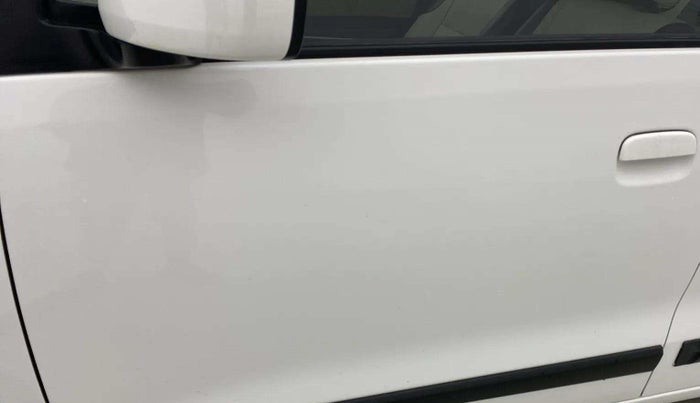 2017 Maruti Wagon R 1.0 VXI, CNG, Manual, 57,912 km, Front passenger door - Slightly dented