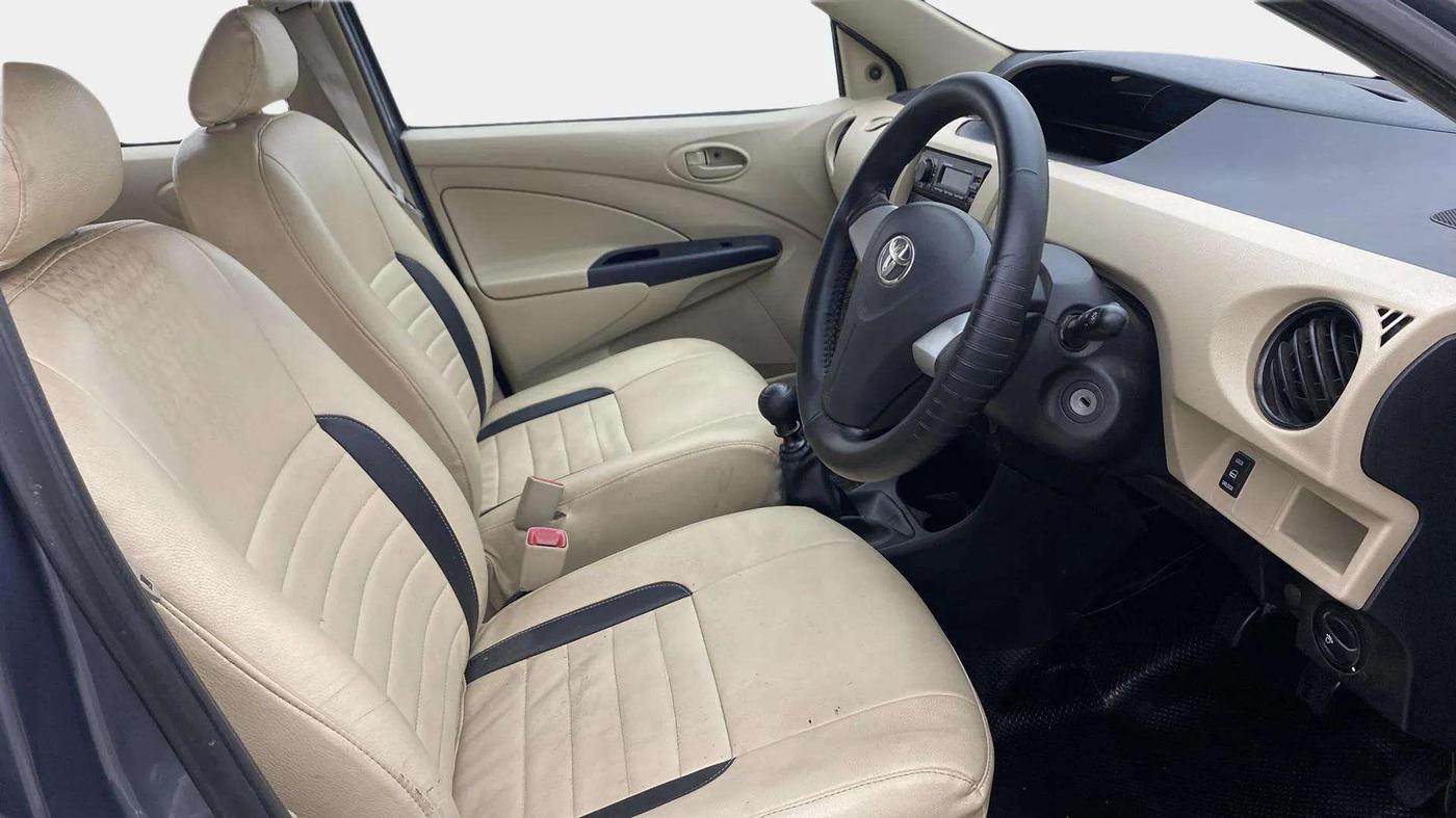 2017 Toyota Etios GD, Diesel, Manual, 50,903 km, Right Side Front Door Cabin