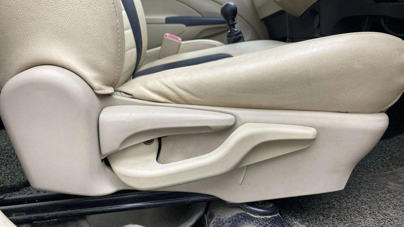 2017 Toyota Etios GD, Diesel, Manual, 50,903 km, Driver Side Adjustment Panel