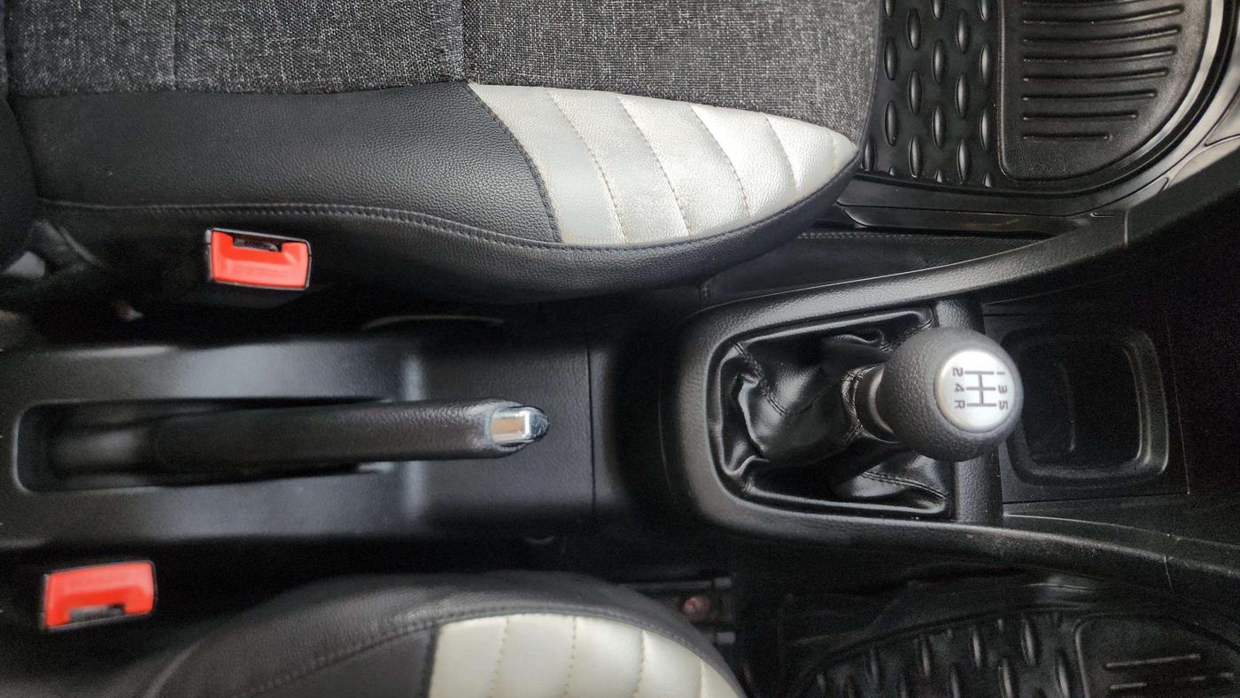 2017 Maruti Swift VXI, Petrol, Manual, 53,517 km, Gear Lever