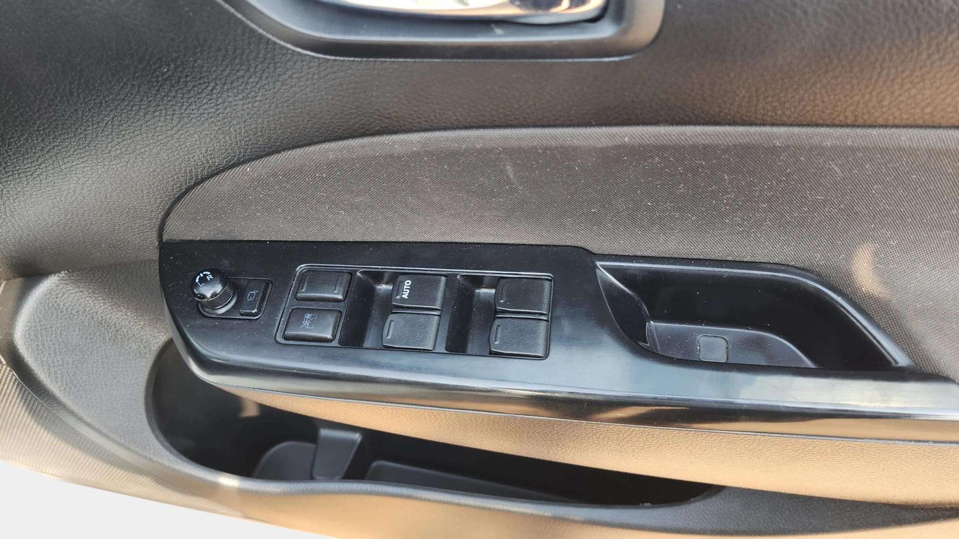 2017 Maruti Swift VXI, Petrol, Manual, 53,517 km, Driver Side Door Panels Control