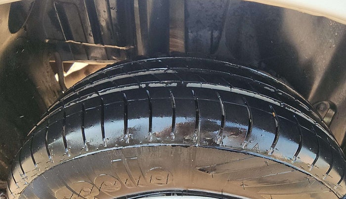 2017 Maruti Swift VXI, Petrol, Manual, 53,517 km, Right Rear Tyre Tread