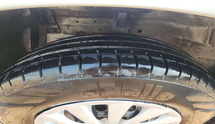 2017 Maruti Swift VXI, Petrol, Manual, 53,517 km, Left Front Tyre Tread