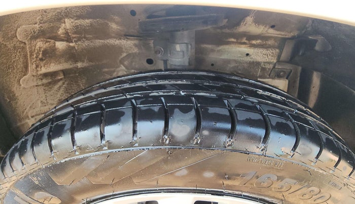 2017 Maruti Swift VXI, Petrol, Manual, 53,517 km, Right Front Tyre Tread