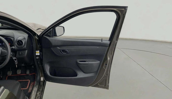 2024 Renault Kwid RXL 1.0 (O), Petrol, Manual, 2,065 km, RHS Front Door