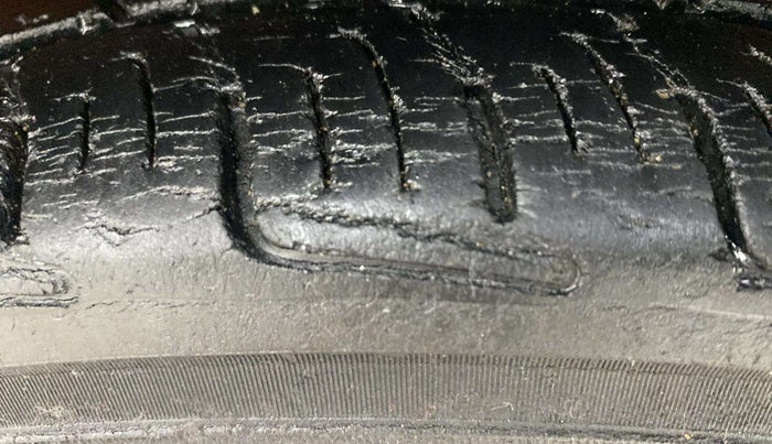2017 Maruti Wagon R 1.0 VXI, Petrol, Manual, 56,161 km, Right Front Tyre Tread
