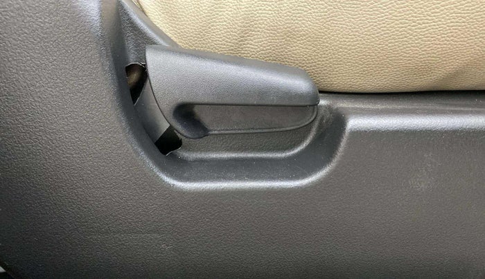 2017 Maruti Wagon R 1.0 VXI, Petrol, Manual, 56,161 km, Driver Side Adjustment Panel