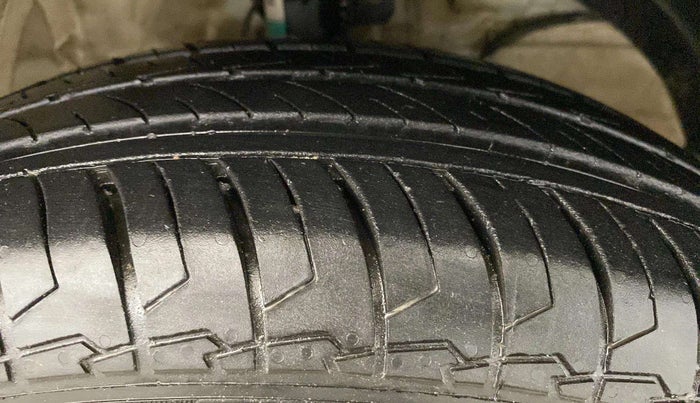 2024 Maruti Dzire TOUR S CNG, CNG, Manual, 28,363 km, Right Front Tyre Tread