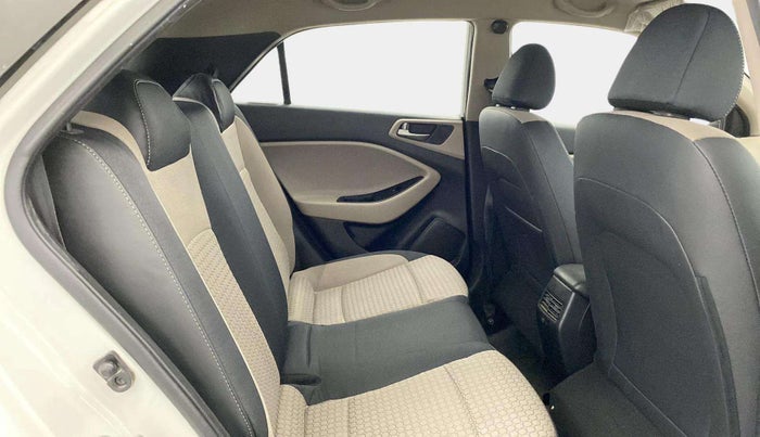 2017 Hyundai Elite i20 SPORTZ 1.2, Petrol, Manual, 37,817 km, Right Side Rear Door Cabin
