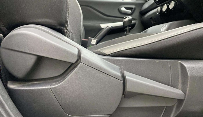 2021 Nissan MAGNITE XV PREMIUM, Petrol, Manual, 14,455 km, Driver Side Adjustment Panel