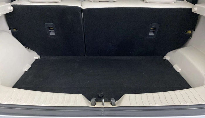 2021 Mahindra XUV300 W8 (O) 1.2 PETROL, Petrol, Manual, 43,484 km, Boot Open Zoomed View