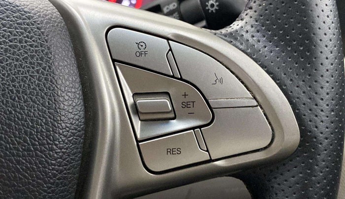 2021 Mahindra XUV300 W8 (O) 1.2 PETROL, Petrol, Manual, 43,484 km, Adaptive Cruise Control