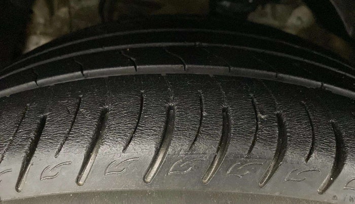 2021 Mahindra XUV300 W8 (O) 1.2 PETROL, Petrol, Manual, 43,484 km, Left Front Tyre Tread
