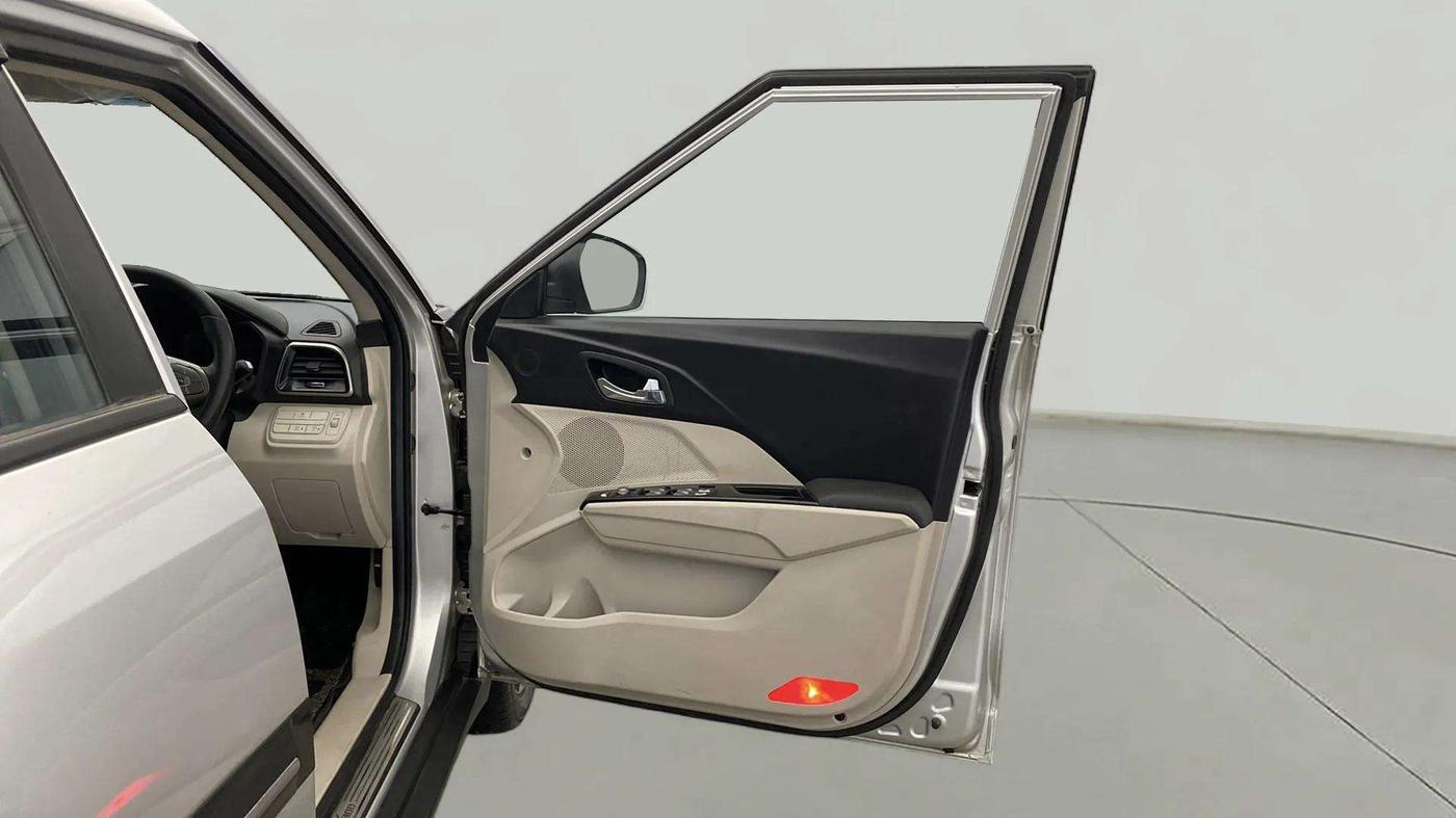 2021 Mahindra XUV300 W8 (O) 1.2 PETROL, Petrol, Manual, 43,484 km, RHS Front Door