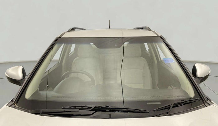 2021 Mahindra XUV300 W8 (O) 1.2 PETROL, Petrol, Manual, 43,484 km, Front Windshield