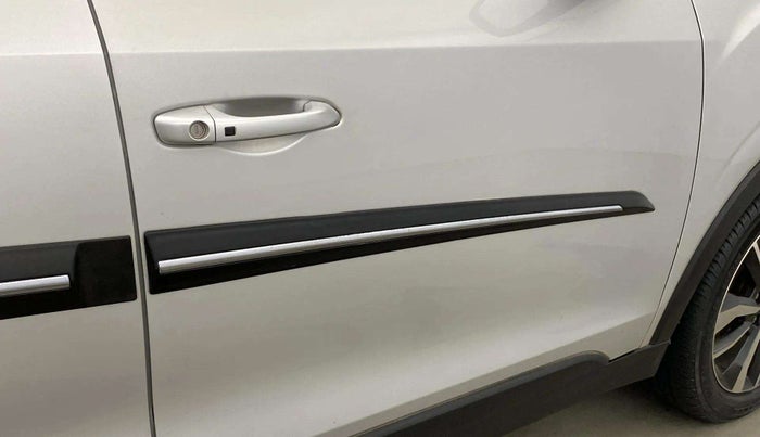 2021 Mahindra XUV300 W8 (O) 1.2 PETROL, Petrol, Manual, 43,484 km, Driver-side door - Minor scratches