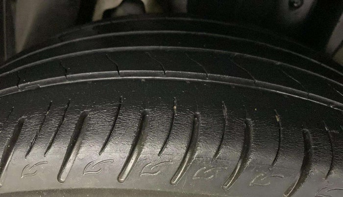 2021 Mahindra XUV300 W8 (O) 1.2 PETROL, Petrol, Manual, 43,484 km, Left Rear Tyre Tread