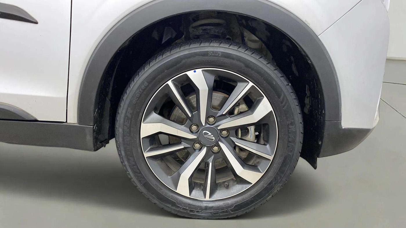 2021 Mahindra XUV300 W8 (O) 1.2 PETROL, Petrol, Manual, 43,484 km, Right Front Wheel