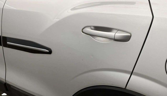 2021 Mahindra XUV300 W8 (O) 1.2 PETROL, Petrol, Manual, 43,484 km, Rear left door - Minor scratches