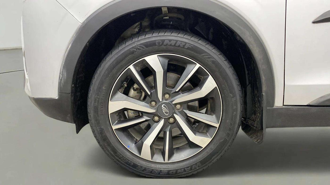 2021 Mahindra XUV300 W8 (O) 1.2 PETROL, Petrol, Manual, 43,484 km, Left Front Wheel