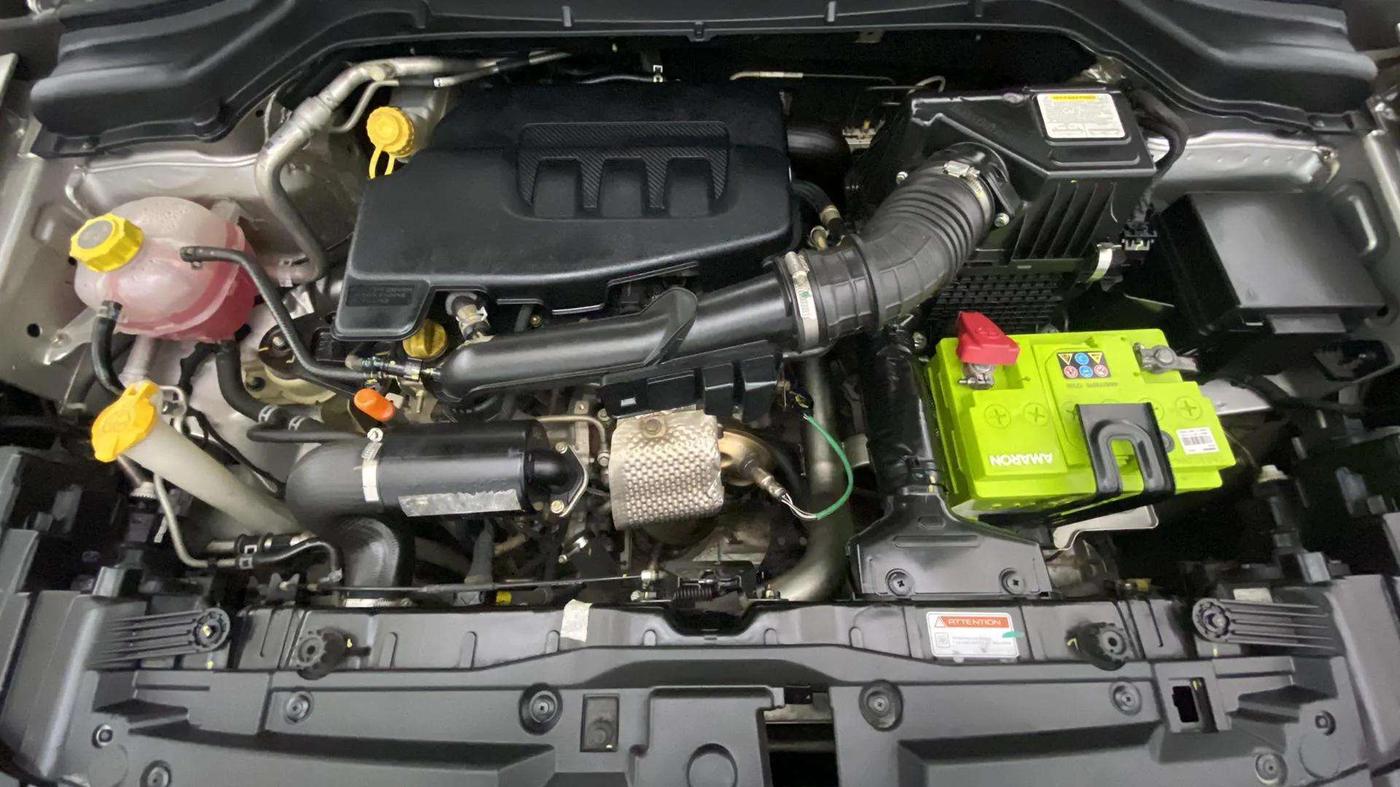 2021 Mahindra XUV300 W8 (O) 1.2 PETROL, Petrol, Manual, 43,484 km, Engine View